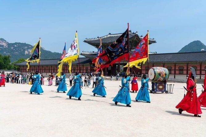 Free Lunch! Gyeongbok-gung Hanbok, Seochon Village, Tongin Market - Seochon Village Exploration