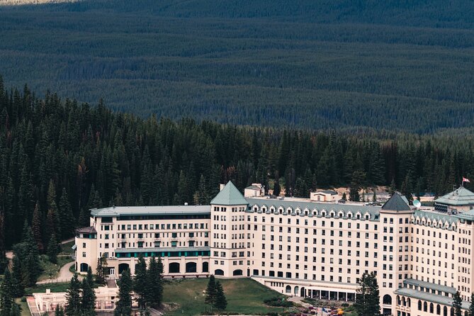 From Banff/Canmore: Moraine Lake and Lake Louise Shared Transfer - Pickup and Drop-off