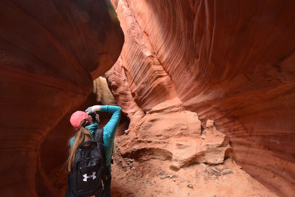 From Kanab: 3-Hour Peek-a-Boo Slot Canyon Hiking Tour - Highlights of the Hiking Experience