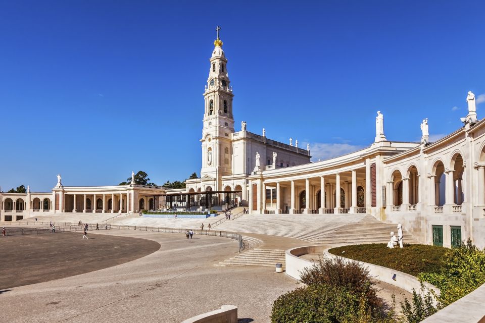 From Lisbon: Fátima, Batalha, Nazaré and Óbidos Day Tour - Tour Highlights