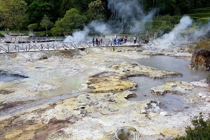 Full-Day Furnas Tour: Lake, Fumaroles and Thermal Pools 4x4 - Pickup and Transportation Details