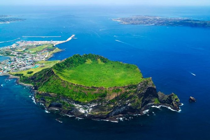 Full Day Jeju Island Private Tour for East Course With Korean Black Pork BBQ - Itinerary Highlights