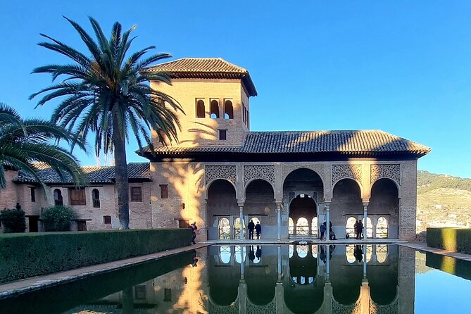 Full Day Private Tour in Alhambra From Malaga - Itinerary Highlights