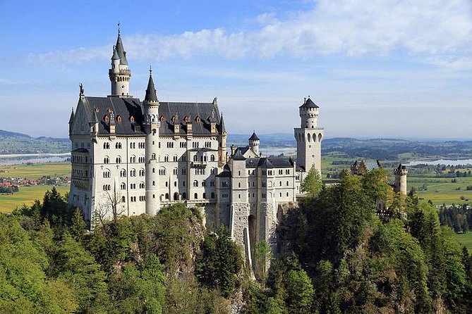 Full Day Tour to Neuschwanstein Castle Incl. Carriage Ride and Guided Tour - Castle Experience