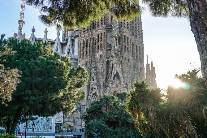 Gaudi and La Sagrada Familia Exterior Self-Guided Audio Tour - Logistics and Start Point