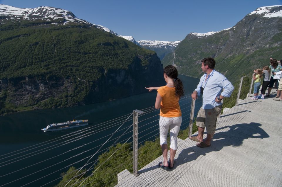 Geiranger: Bus Tour With Multilingual Audio Guide - Tour Experience