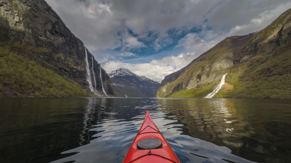 Geiranger: Guided Kayak Tour in Geiranger Fjord - Activity Duration and Group Size