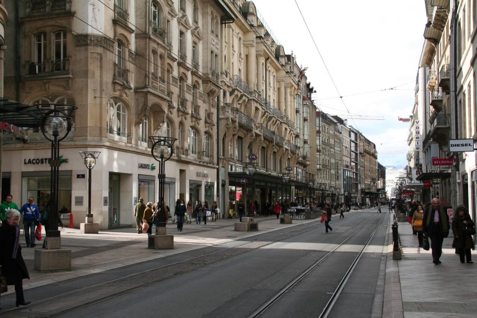 Geneva: Private Walking Tour With a Local Guide - Experience Highlights