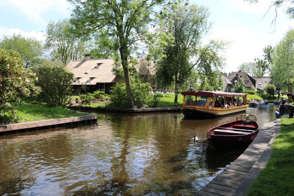 Giethoorn: Private Guided Canal Cruise With Coffee and Tea - Experience Highlights