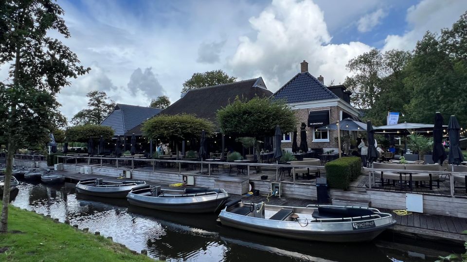 Giethoorn: Walking Tour Canalboats, Old Dutch Houses & More!