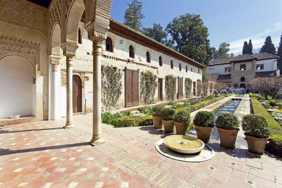 Granada: Alhambra, Gardens and Alcazaba Guided Tour - Experience Highlights