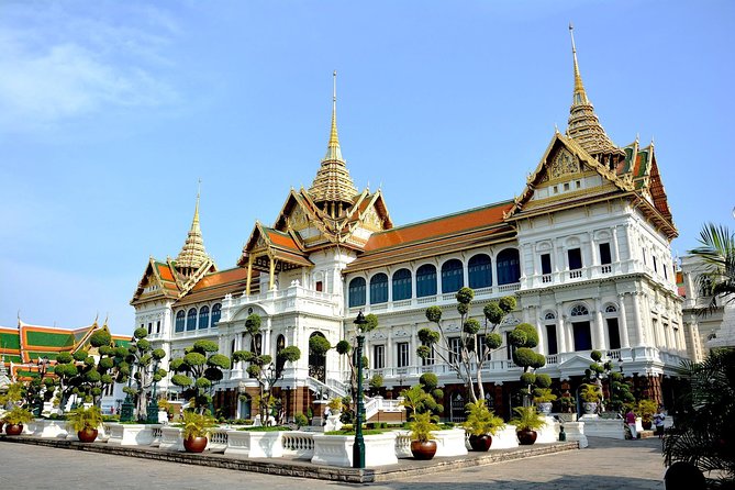 Grand Palace , Thai Dance & Fun Street Walk in Bangkok - Enjoy a Fun Street Walk