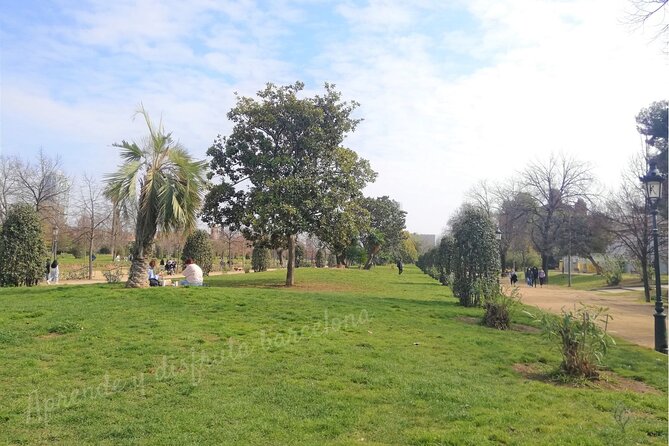 Guided Tour Ciutadella Park Nature, Triumphal Arch and Gaudí in Barcelona. - Exploring the Triumphal Arch