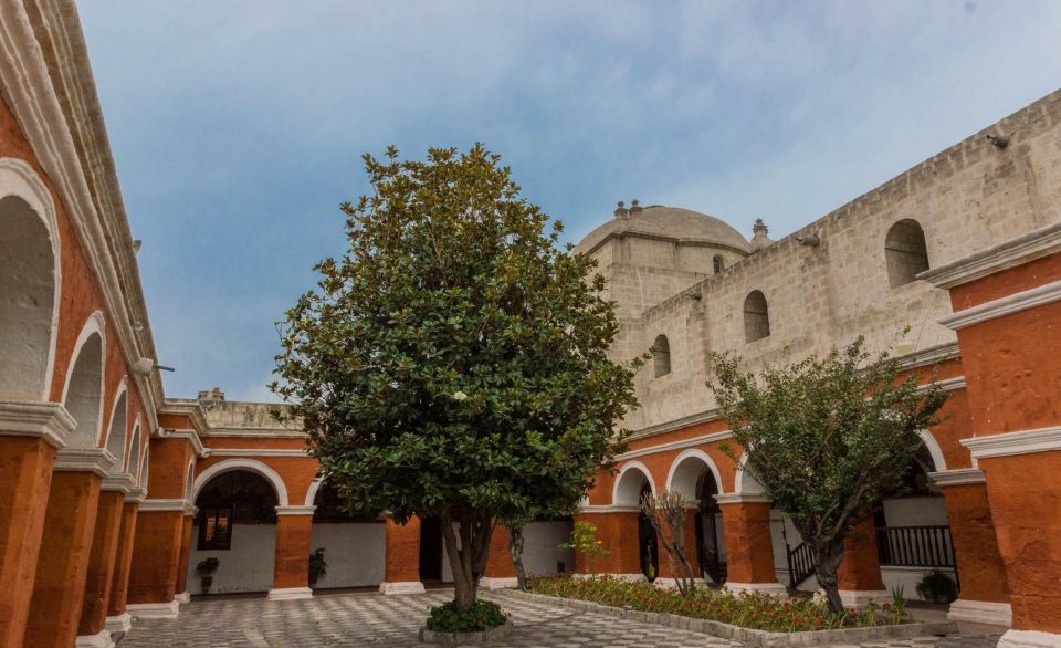 Guided Tour of Arequipa and the Santa Catalina Monastery - Experience Description