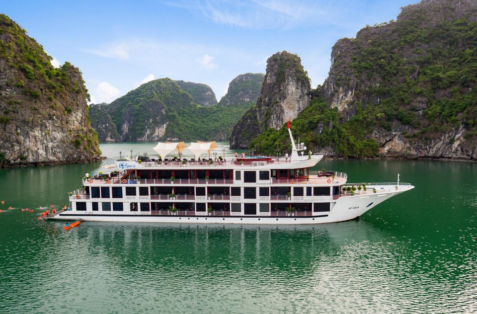 Ha Long: Lan Ha Bay and Viet Hai Village 3-Day 5-Star Cruise - Onboard Dining Experience