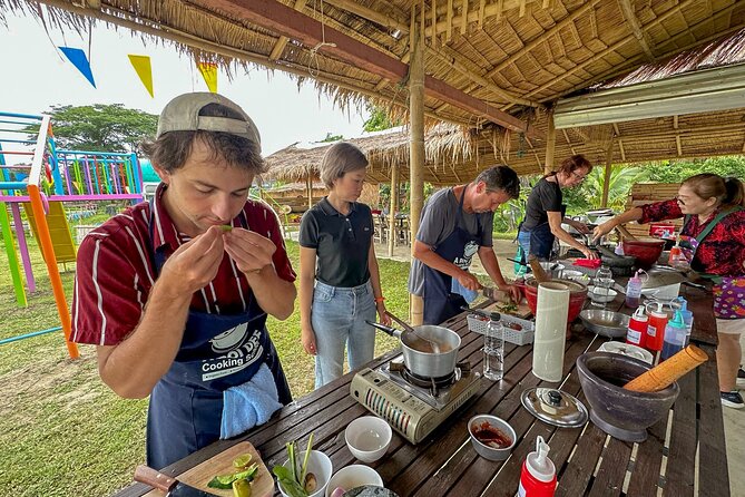 Half-Day Thai CookingClass at A Roi Dee Organic Farm in ChiangMai - Pickup Logistics