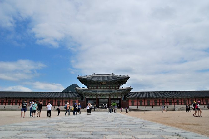 Half Day Walking Tour - Gyeongbok Palace & Bukchon Hanok Village - Itinerary Highlights