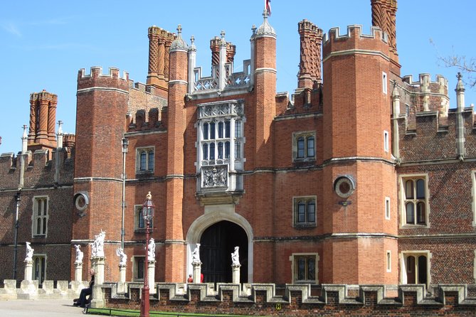 Hampton Court Palace 3hr Tour: Henry VIIIs & William IIIs Intriguing Palaces - Tour Overview and Highlights
