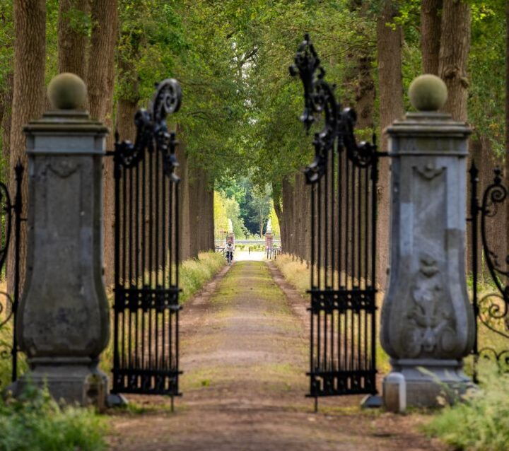 Heeswijk: Heeswijk Castle Admission Ticket With Audio Guide - Experience Highlights