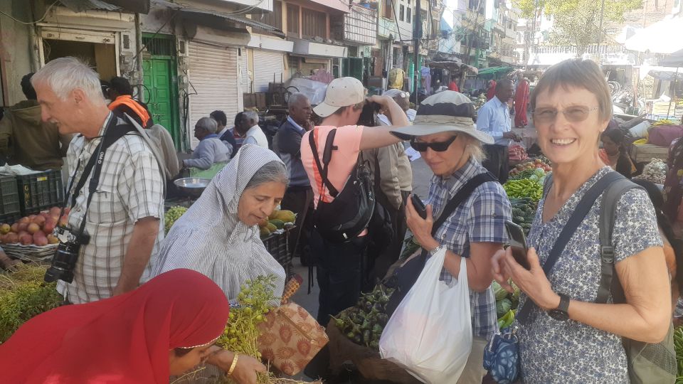 Hidden Gems of Udaipur, Old City & Local Market Walking Tour - Local Market Exploration