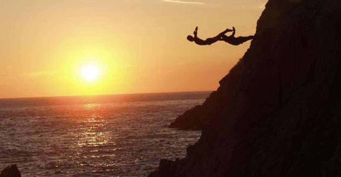 High Cliff Divers by Night With Dinner From Acapulco - Experience Highlights