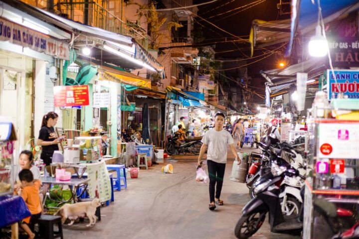 Ho Chi Minh City: Private Street Food Evening Walking Tour - Experience Highlights