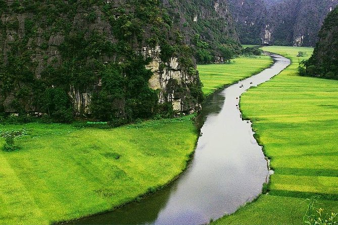 Hoa Lu Tam Coc Full-Day DELUXE Tour Including BUFFET LUNCH & River Boat Ride - Ngo Dong River Boat Ride Experience