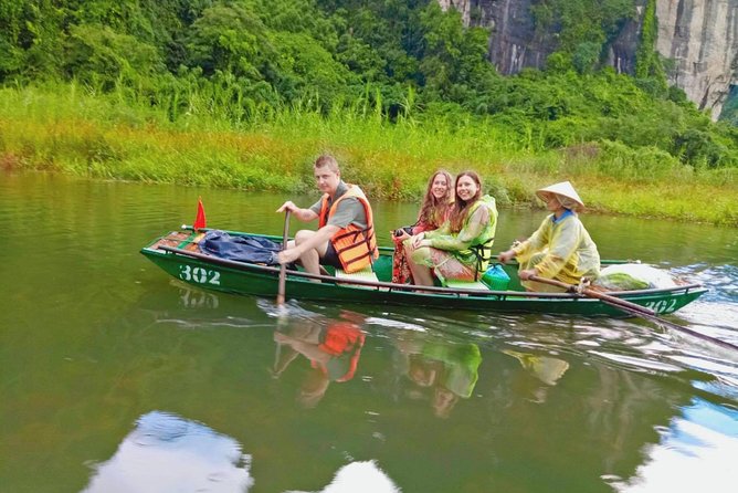 Hoa Lư Tam Coc Full Day Including Buffets Lunch - Buffet Lunch Experience