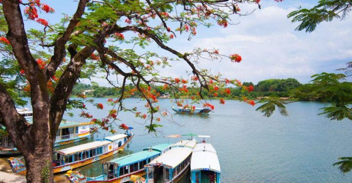 Hue Boat Tour: Royal Tombs, Hon Chen Temple, Thien Mu Pagoda - Highlights of the Tour