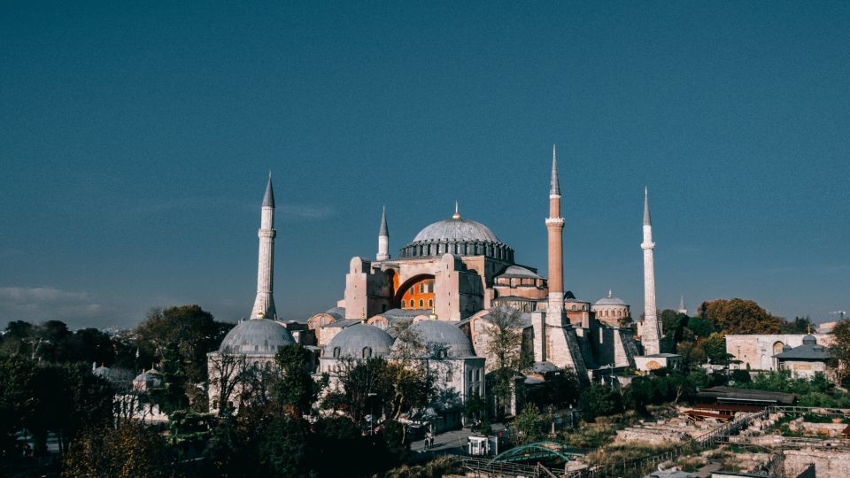 Istanbul: Hagia Sophia, Blue Mosque, Cistern & Bazaar Tour - Tour Guide and Accessibility