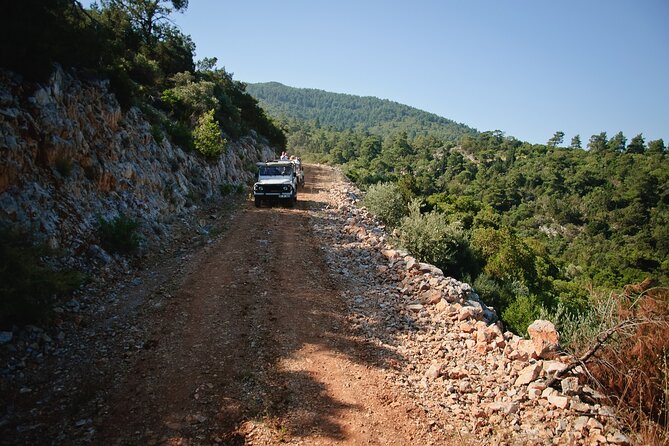 Jeep Safari Adventure From Side - Safety Guidelines and Recommendations