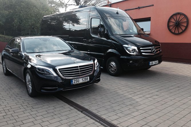 Large Group Private Transfer From Vilshofen to Prague or Prague to Vilshofen - Key Points