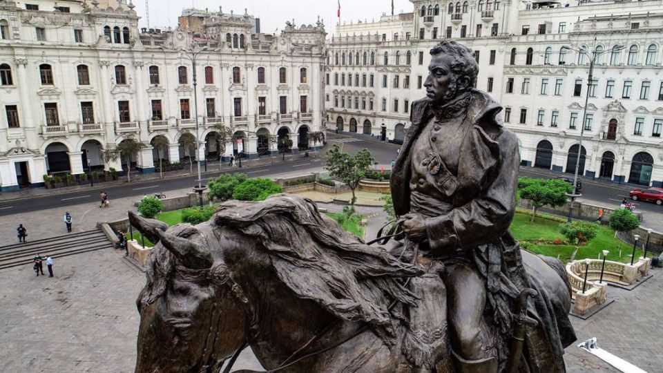 Lima: Classic City Tour With Catacombs Museum - Tour Features