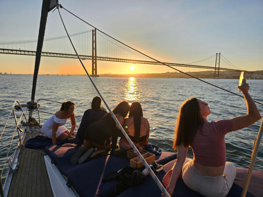 Lisbon: Private Relaxing Sunset 2-Hour Tour - Private Group and Language Options