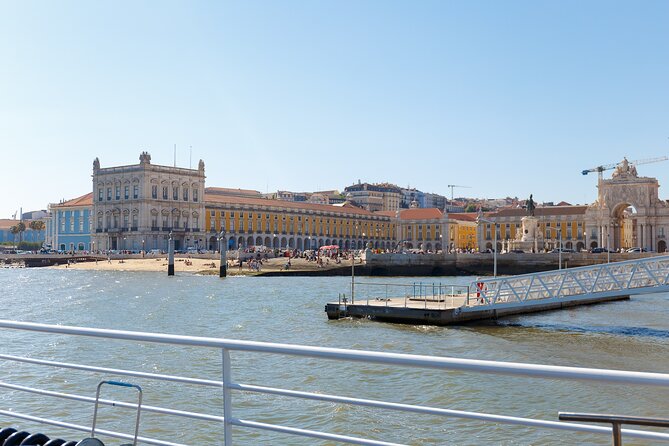 Lisbon River Boat Sightseeing Tour With a Drink - Tour Overview and Highlights