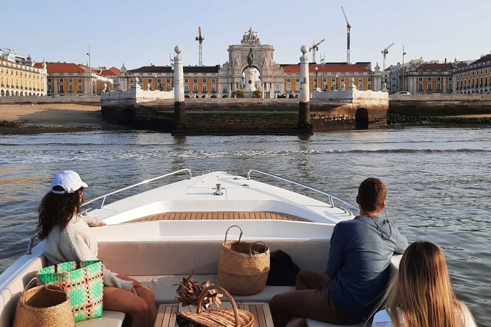 Lisbon: Sunset Boat Tour With Snacks & Drinks - Experience Highlights