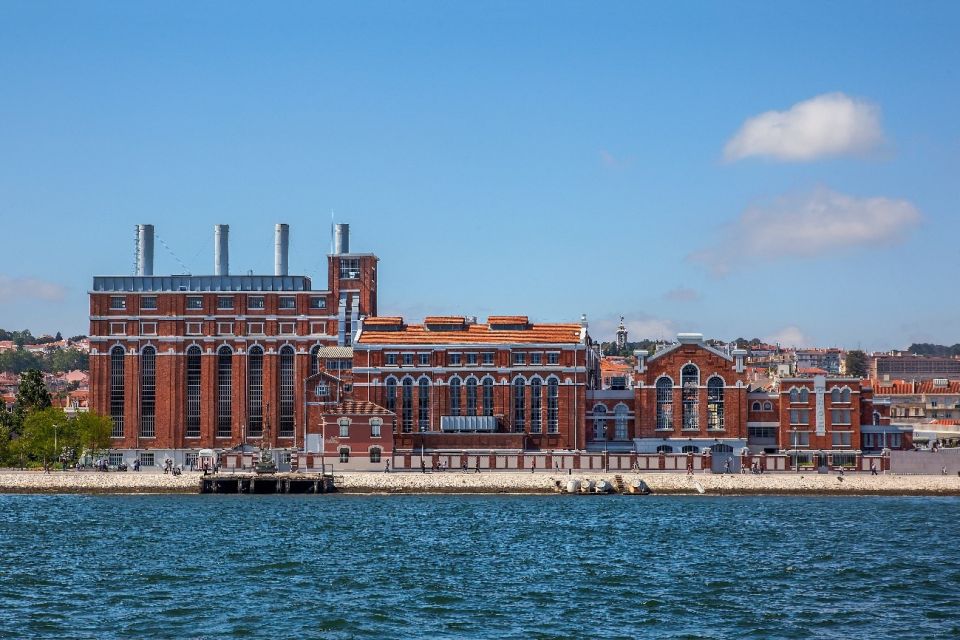 Lisbon: Tejo River Tour Bom Sucesso to Praça Do Comércio - Tour Highlights