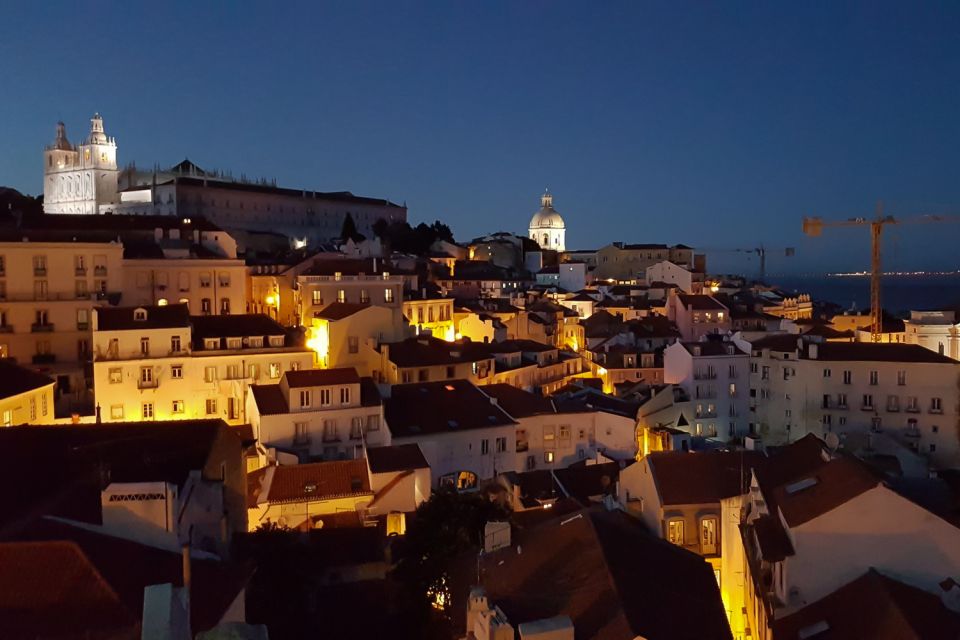 Lisbon: Vintage Vehicle Replica Romantic Private Tour - Tour Experience