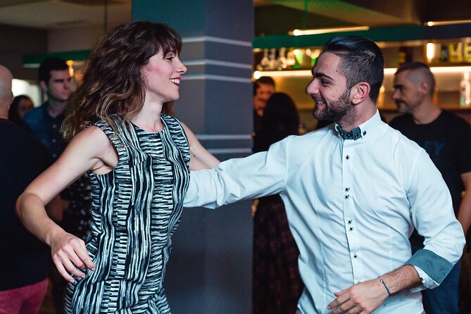 London Salsa Lovers Dance Experience - Group Meetup for Salsa Lesson