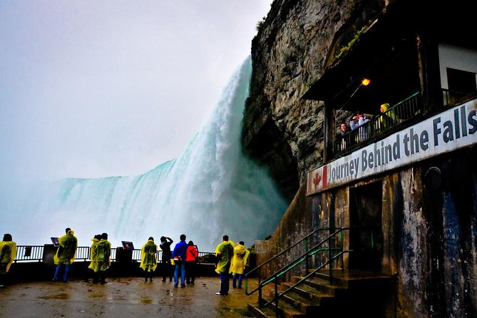 Luxury Niagara Falls Day Trip From Toronto With Cruise and Lunch - Inclusions and Amenities