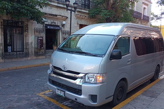 Luxury Transportation to and From Xoxocotlan Airport to Hotels - Transportation Options
