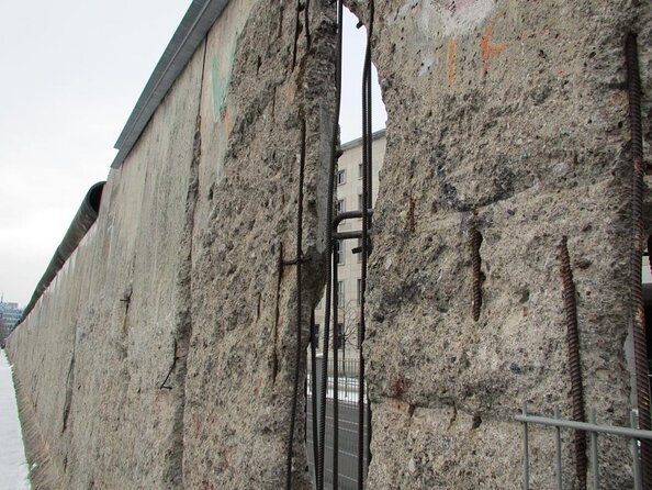 Majestic Berlin Wall Walking Tour: History Unveiled - Expert Guide Commentary