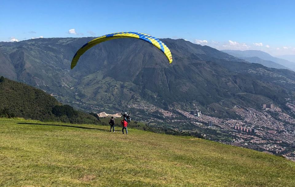 Medellín: 15-Minute Paragliding Flight - Experience Highlights