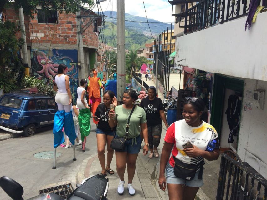 Medellin: Comuna 13 and Social Innovation Tour - Experience Highlights