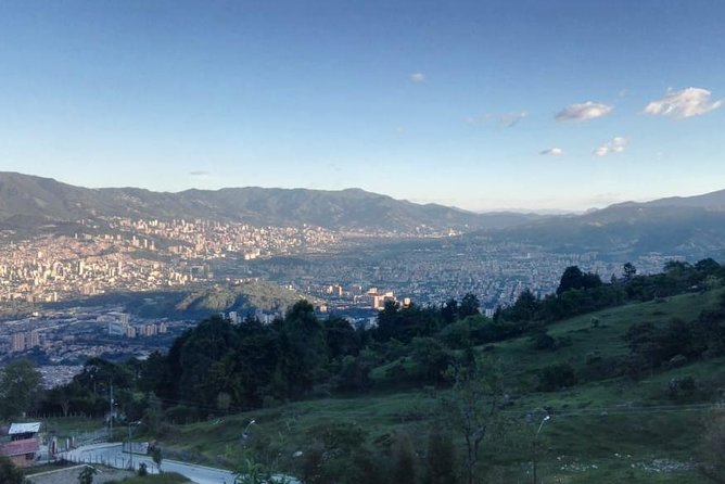 Medellin Tandem Paraglide Experience With Transportation  - Medellín - Expectations and Additional Info