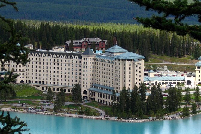Minivan Airport Shuttle: Lake Louise --- Calgary - Overview and Inclusions