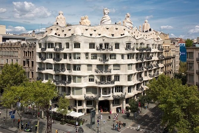 Modernist Route Through Barcelona - Iconic Modernist Architecture in Barcelona