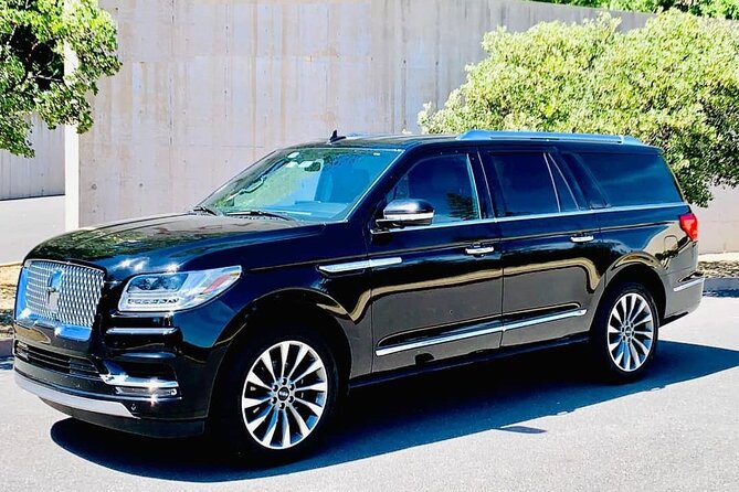 Montreal Private Transfer to Montreal Airport YUL in Luxury SUV - Booking and Information