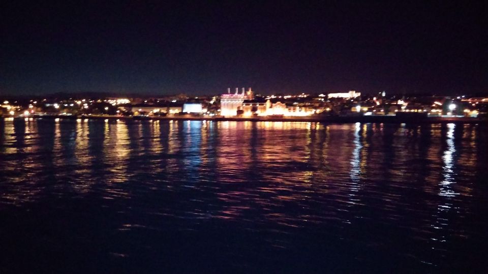 New Year's Eve Fireworks Lisbon Boat Tour - Experience Highlights