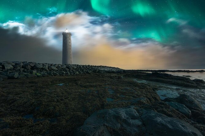 Northern Lights & Hot Chocolate Minibus Tour in Reykjavik - Inclusions